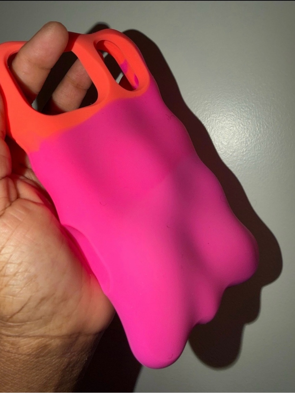 iPhone 17 pro max Silicone Bubble Grip Phone Case - Pink & Orange - Picture 4 of 4
